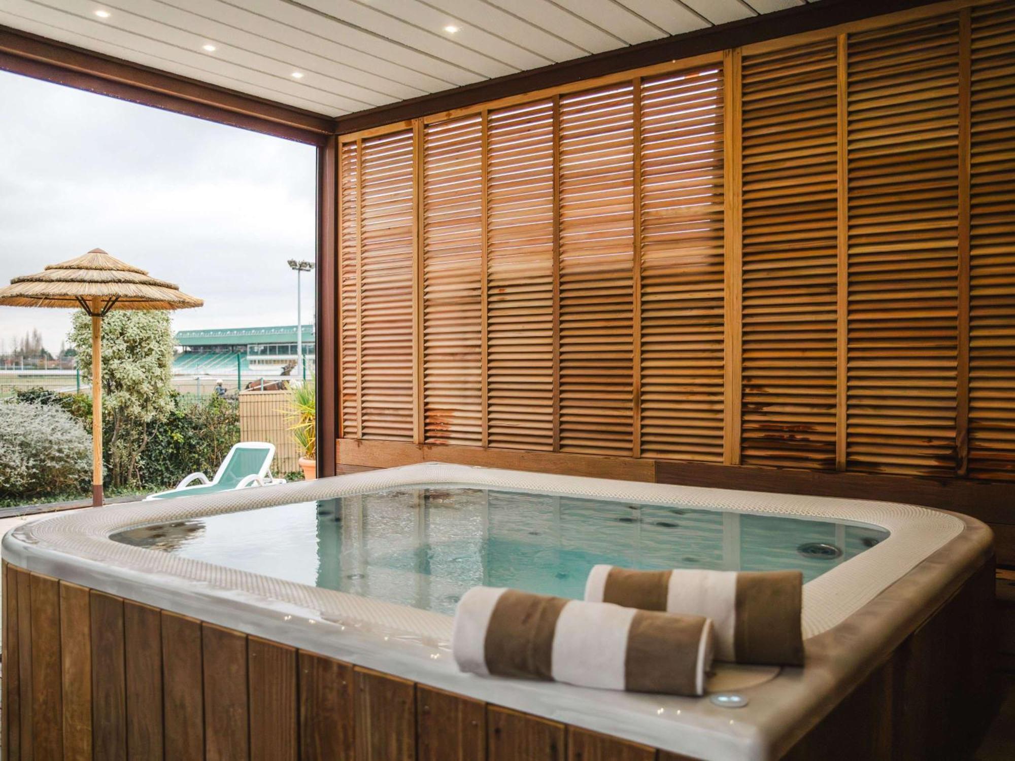 Mercure Cabourg Hotel & Spa Exterior photo